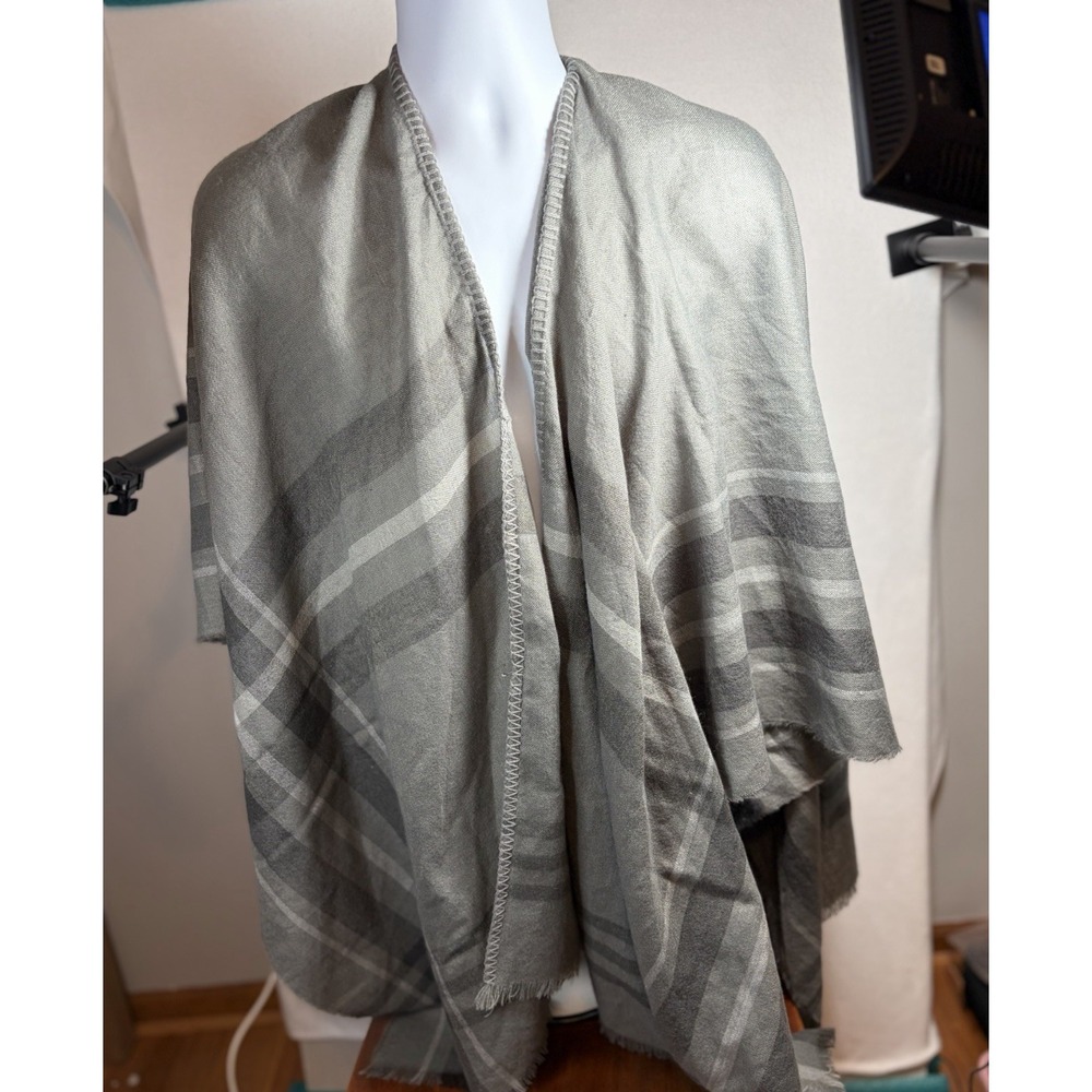 Talbots Women's Acrylic Knit Shawl Wrap Fringe Gray Geometric